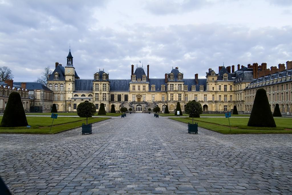 Hotel Restaurant Napoleon Fontainebleau Exterior foto